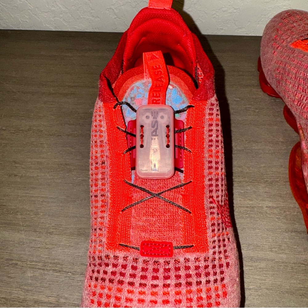 Nike Men’s Air VaporMax 2020 Flyknit, Team Red/Flash Crimson/Gym Red, Size 10.5 - Picture 9 of 13